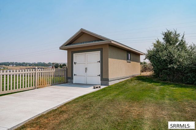 8065 S Blackhawk Drive, Idaho Falls, ID 83406