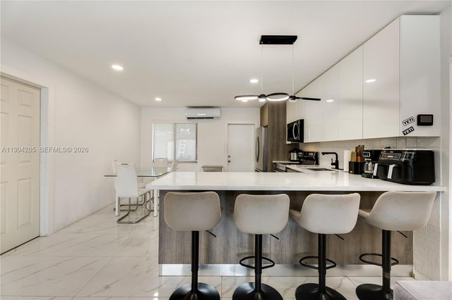 5635 Pierce Street, Hollywood, FL 33021
