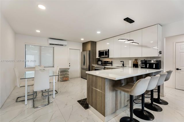 5635 Pierce Street, Hollywood, FL 33021