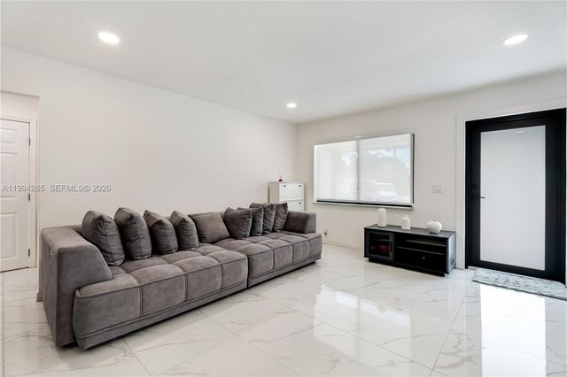 5635 Pierce Street, Hollywood, FL 33021