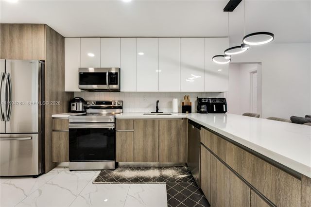 5635 Pierce Street, Hollywood, FL 33021