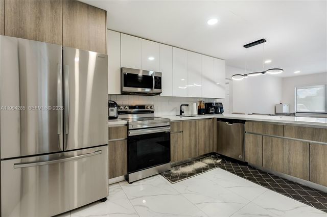 5635 Pierce Street, Hollywood, FL 33021