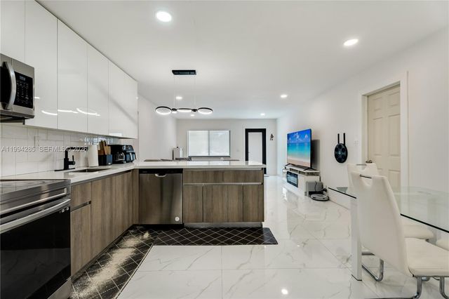 5635 Pierce Street, Hollywood, FL 33021