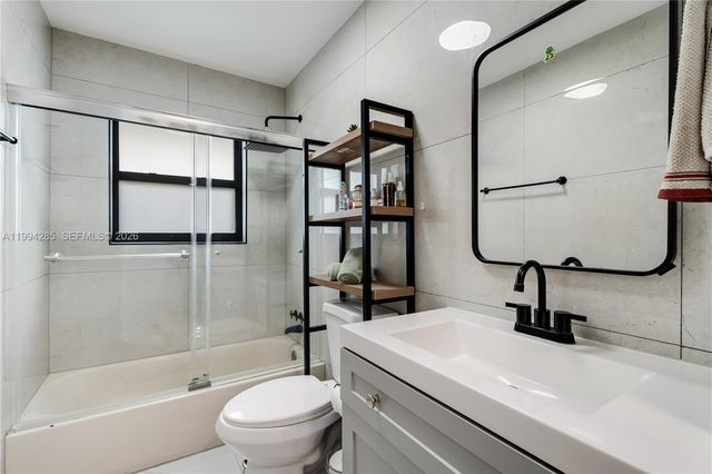 5635 Pierce Street, Hollywood, FL 33021