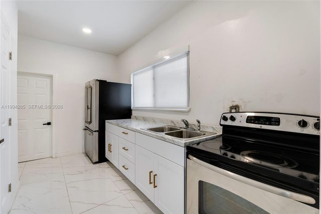 5635 Pierce Street, Hollywood, FL 33021