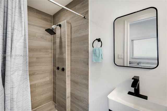 5635 Pierce Street, Hollywood, FL 33021