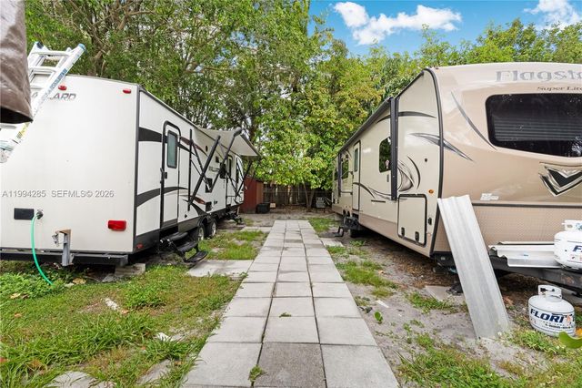 5635 Pierce Street, Hollywood, FL 33021