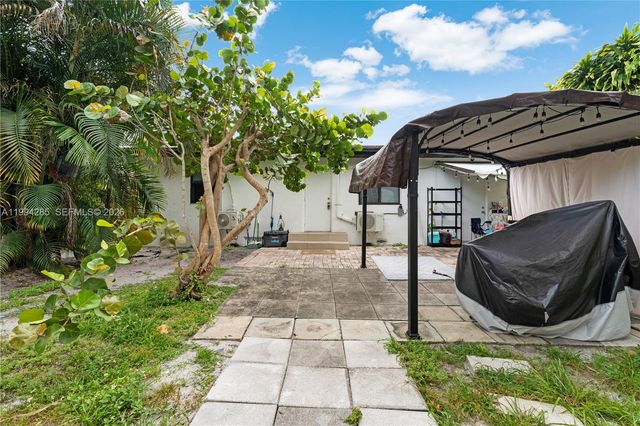 5635 Pierce Street, Hollywood, FL 33021
