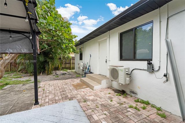 5635 Pierce Street, Hollywood, FL 33021