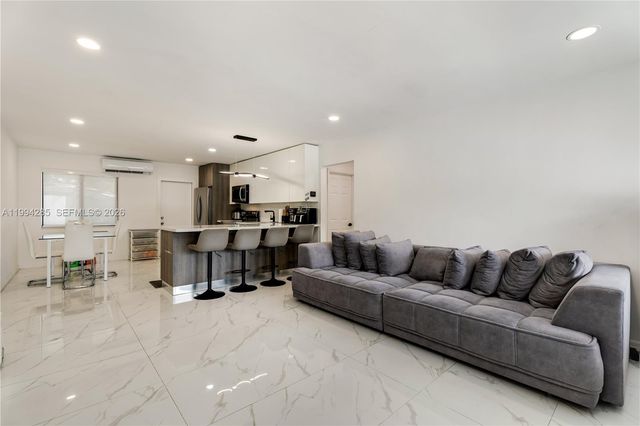 5635 Pierce Street, Hollywood, FL 33021