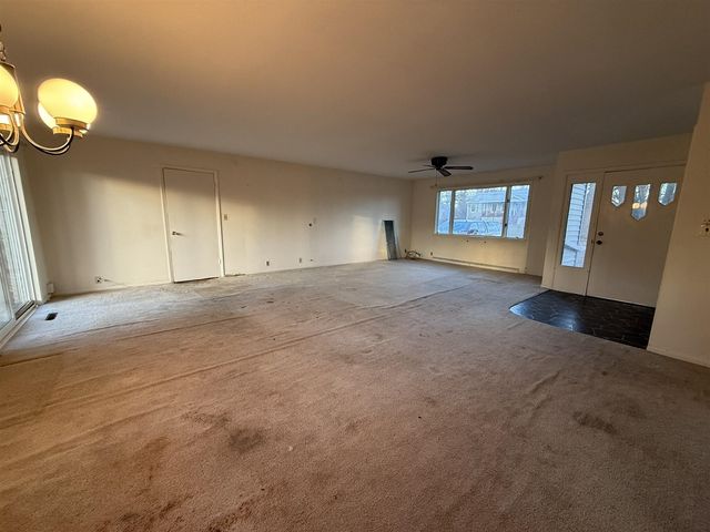 275 S 8th Avenue, Fruitport, MI 49415