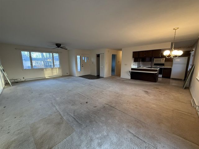 275 S 8th Avenue, Fruitport, MI 49415
