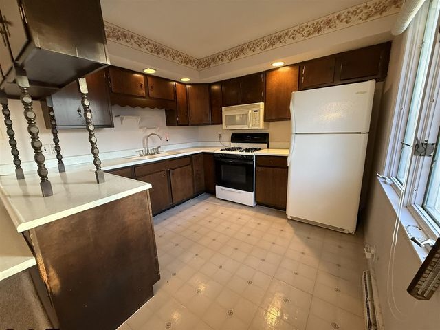 275 S 8th Avenue, Fruitport, MI 49415