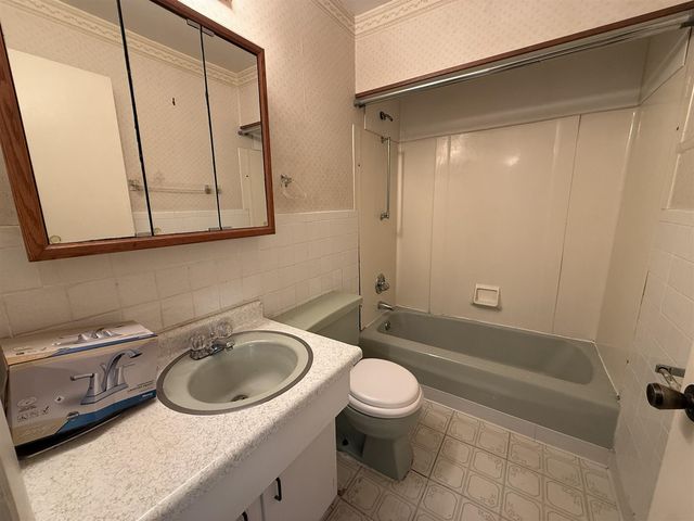 275 S 8th Avenue, Fruitport, MI 49415