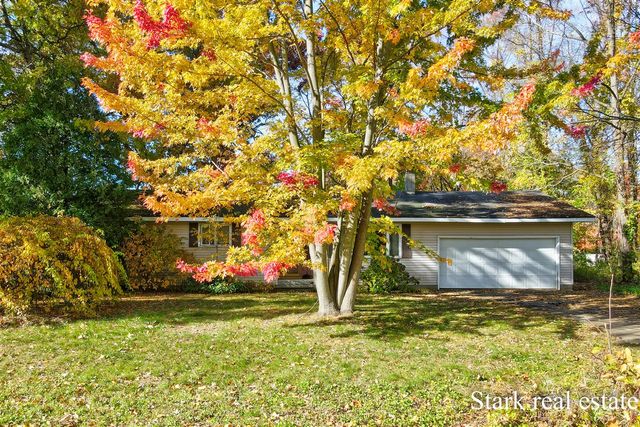 275 S 8th Avenue, Fruitport, MI 49415