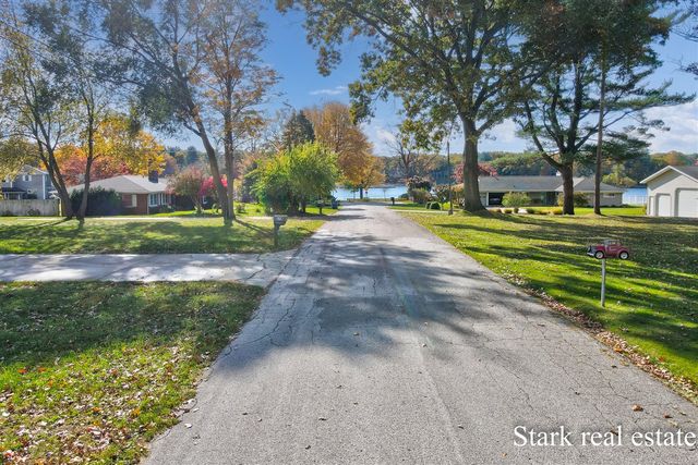 275 S 8th Avenue, Fruitport, MI 49415