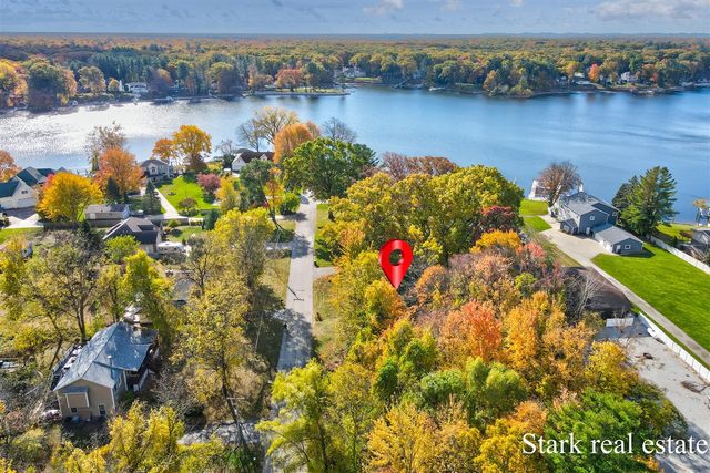 275 S 8th Avenue, Fruitport, MI 49415