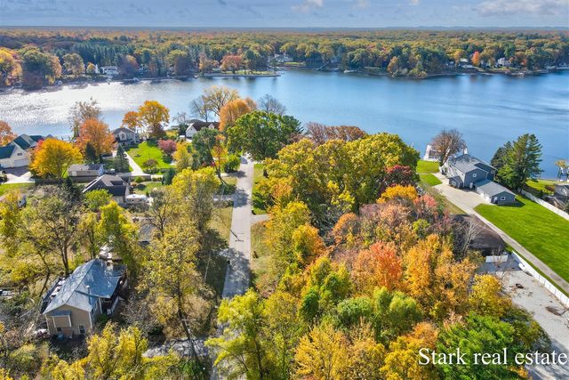 275 S 8th Avenue, Fruitport, MI 49415