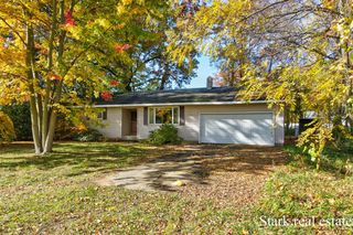 275 S 8th Avenue, Fruitport, MI 49415