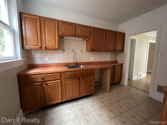 2490 Glendale Street, Detroit, MI 48238