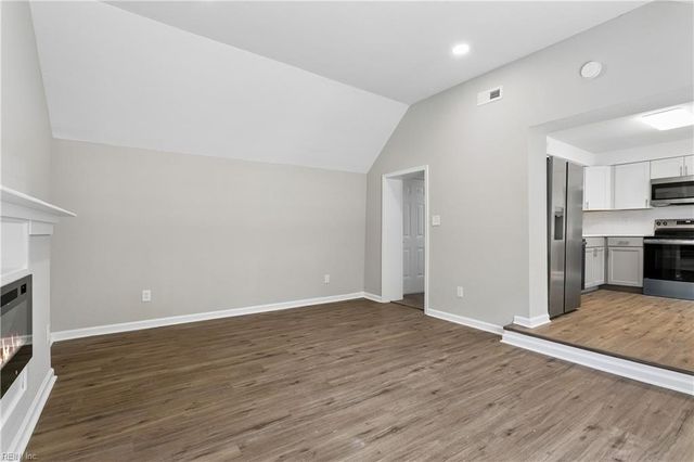 3 E Davis RD, Hampton, VA 23666