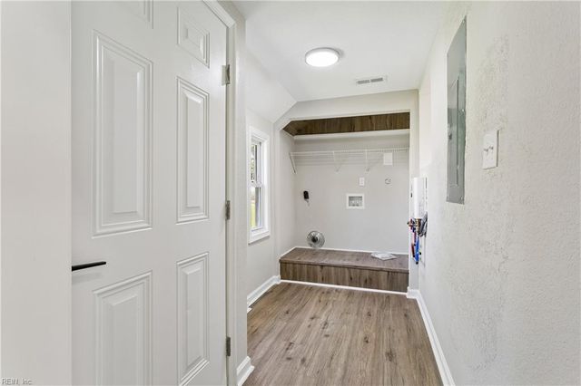 3 E Davis RD, Hampton, VA 23666