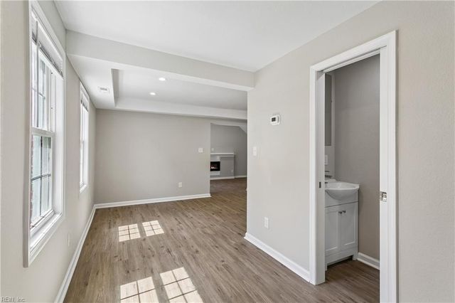 3 E Davis RD, Hampton, VA 23666