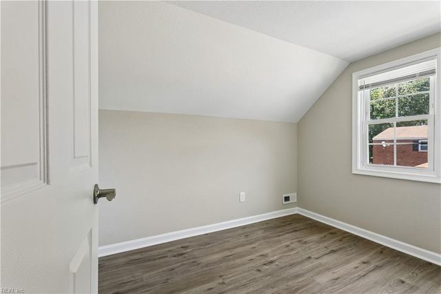 3 E Davis RD, Hampton, VA 23666