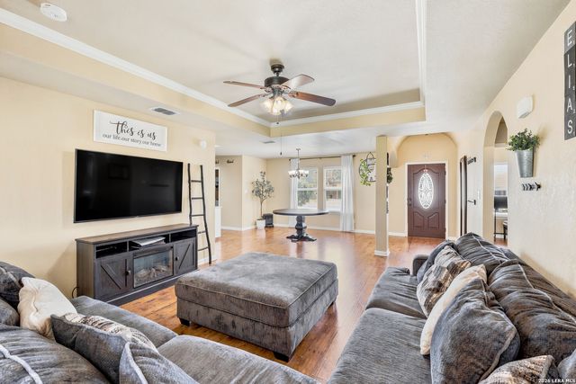 104 E 16TH ST, Hondo, TX 78861
