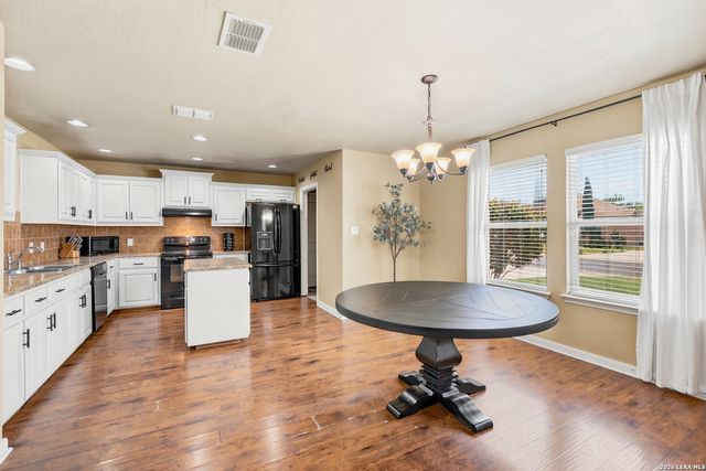 104 E 16TH ST, Hondo, TX 78861