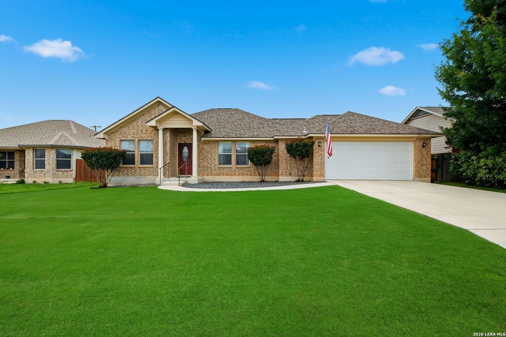 104 E 16TH ST, Hondo, TX 78861