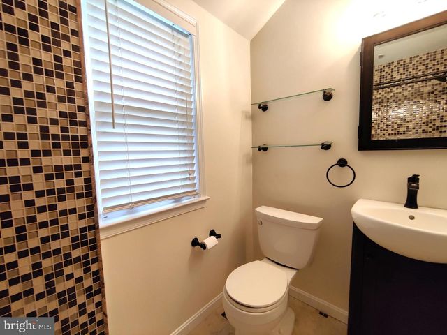 5942 WILLIAMSBURG RD, Alexandria, VA 22303