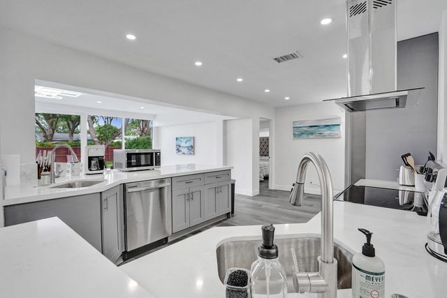 2114 N 42nd Avenue, Hollywood, FL 33021