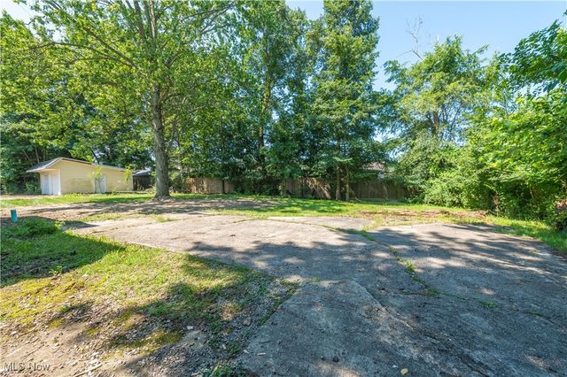 11432 Pearl Road, Strongsville, OH 44136