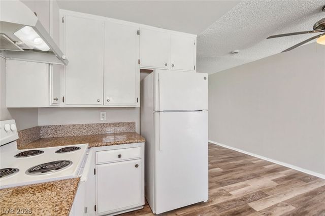 532 Greenbriar Townhouse Way, Las Vegas, NV 89121