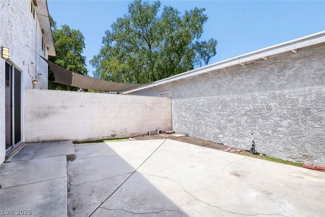 532 Greenbriar Townhouse Way, Las Vegas, NV 89121