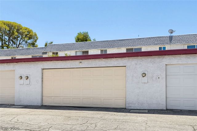532 Greenbriar Townhouse Way, Las Vegas, NV 89121