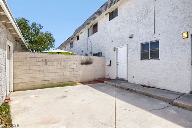 532 Greenbriar Townhouse Way, Las Vegas, NV 89121