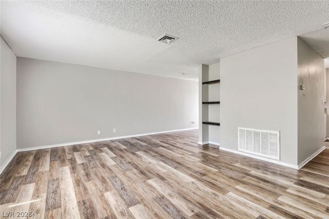 532 Greenbriar Townhouse Way, Las Vegas, NV 89121