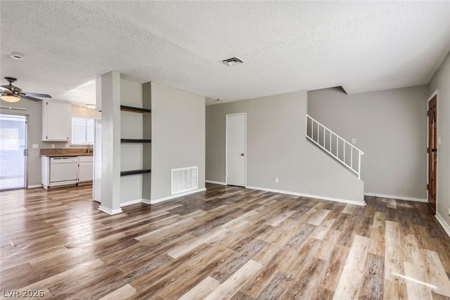 532 Greenbriar Townhouse Way, Las Vegas, NV 89121