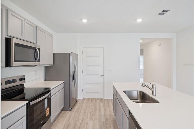 144 FLAG LILLY LANE, Umatilla, FL 32784