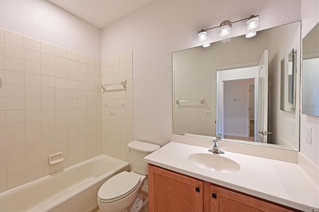 1011 FAIRWAYCOVE LANE 202, Bradenton, FL 34212