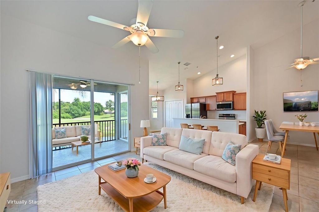 Image 12 of property listing at 1011 FAIRWAYCOVE LANE 202, Bradenton, FL 34212