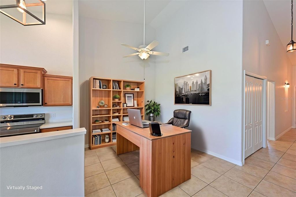 Image 19 of property listing at 1011 FAIRWAYCOVE LANE 202, Bradenton, FL 34212