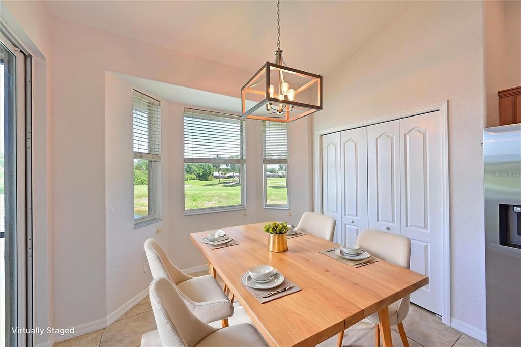 Image 21 of property listing at 1011 FAIRWAYCOVE LANE 202, Bradenton, FL 34212