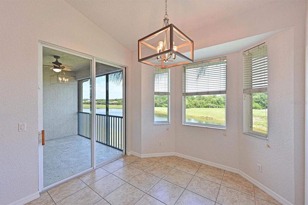 Image 23 of property listing at 1011 FAIRWAYCOVE LANE 202, Bradenton, FL 34212