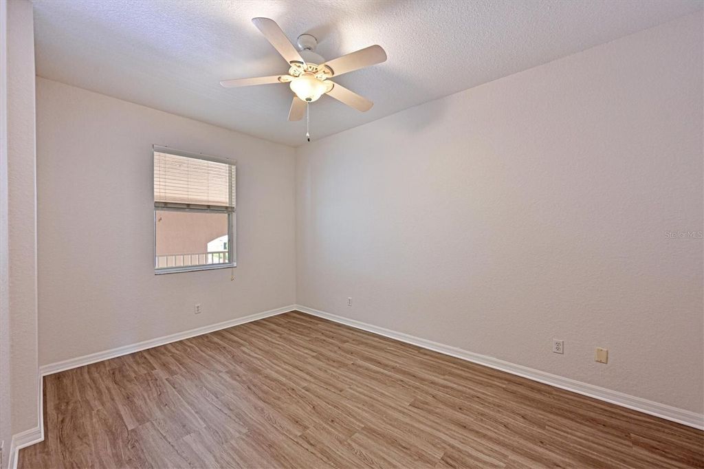 Image 25 of property listing at 1011 FAIRWAYCOVE LANE 202, Bradenton, FL 34212