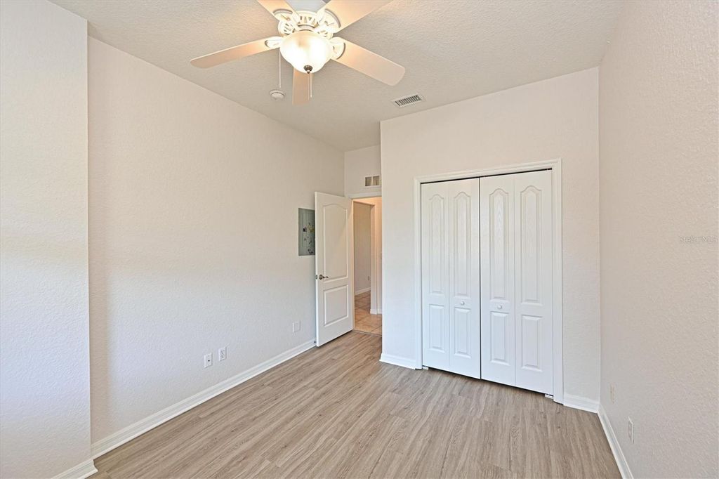 Image 31 of property listing at 1011 FAIRWAYCOVE LANE 202, Bradenton, FL 34212