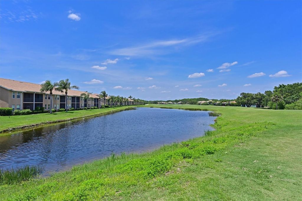 Image 36 of property listing at 1011 FAIRWAYCOVE LANE 202, Bradenton, FL 34212
