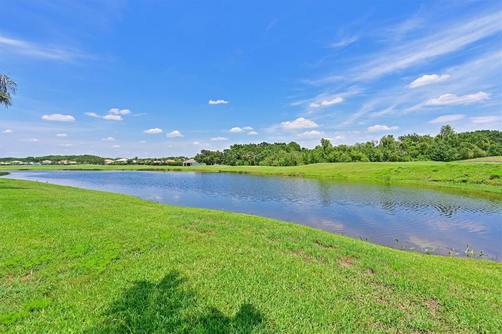 Image 40 of property listing at 1011 FAIRWAYCOVE LANE 202, Bradenton, FL 34212